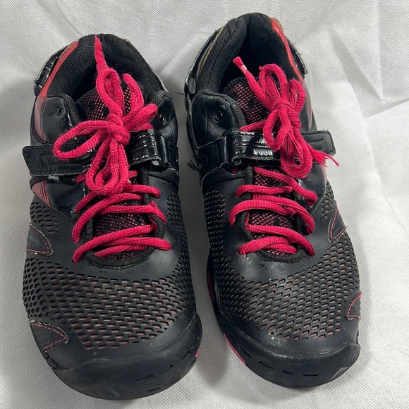 babolat Shoes - Babolat Women’s Tennis shoes size 9 in used condition color black and pink.